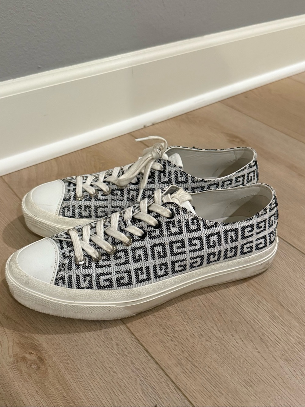 Givenchy Black and White Low-Top Logo-Pattern Sneakers